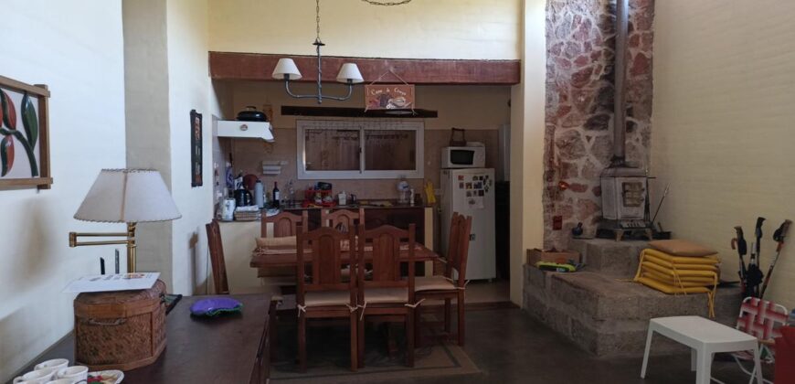 Chalet con cabaña, acequia y pileta con vistas únicas en la reserva de Los Hornillos