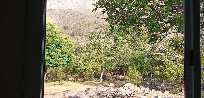 Chalet con cabaña, acequia y pileta con vistas únicas en la reserva de Los Hornillos