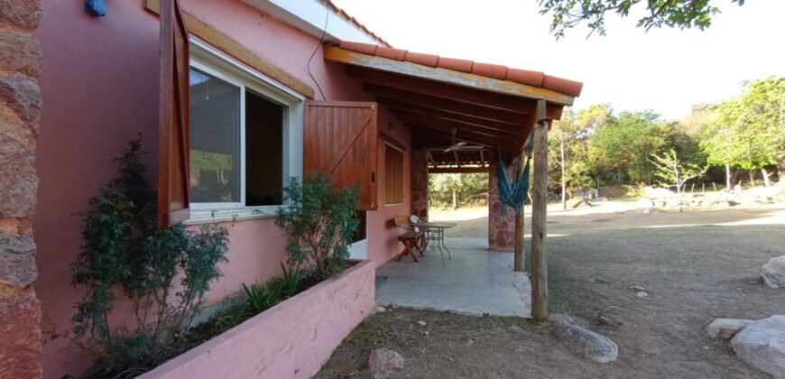 Chalet con cabaña, acequia y pileta con vistas únicas en la reserva de Los Hornillos