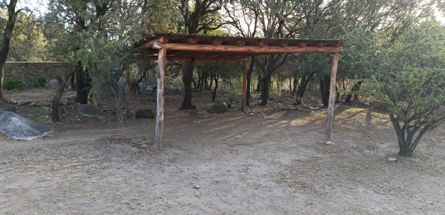 Chalet con cabaña, acequia y pileta con vistas únicas en la reserva de Los Hornillos