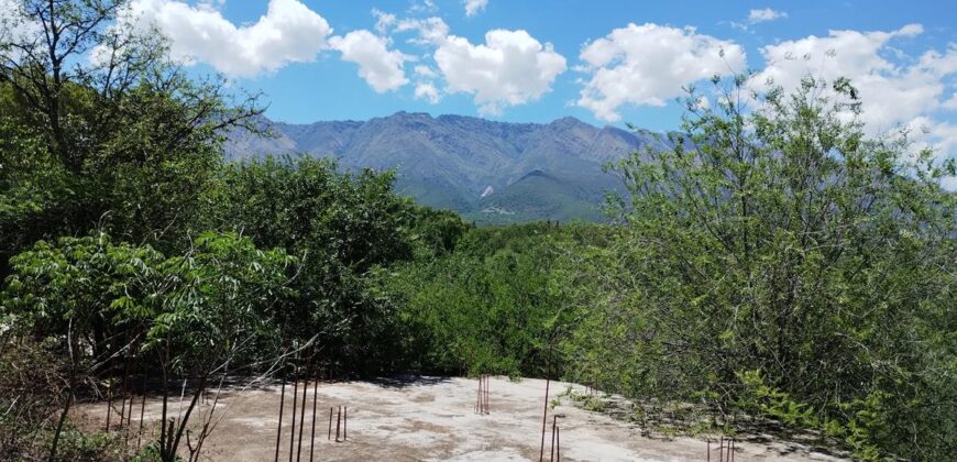 Terreno en Las Rabonas con mejoras y vista a las sierras