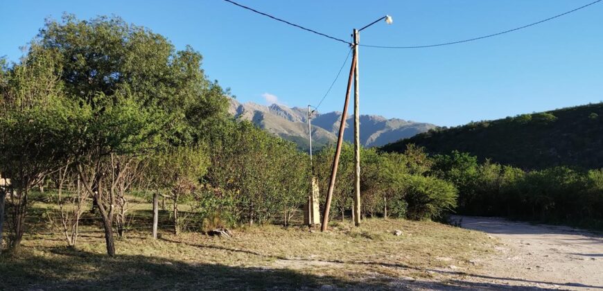 Complejo de apart y chalet con amplia pileta,  gran parque y vistas