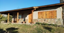 Complejo de apart y chalet con amplia pileta,  gran parque y vistas