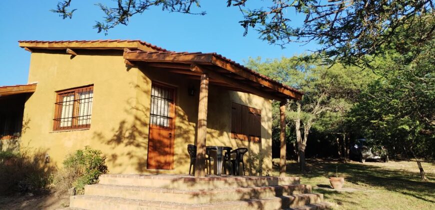 Complejo de apart y chalet con amplia pileta,  gran parque y vistas