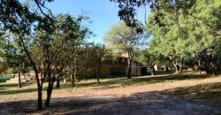 Complejo de apart y chalet con amplia pileta,  gran parque y vistas