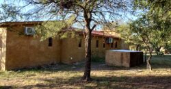 Complejo de apart y chalet con amplia pileta,  gran parque y vistas