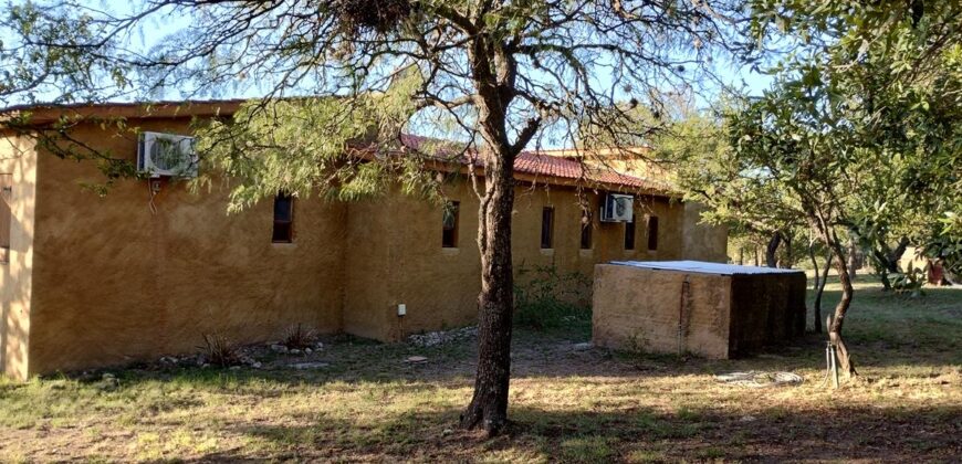 Complejo de apart y chalet con amplia pileta,  gran parque y vistas
