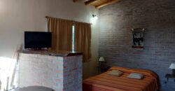 Complejo de apart y chalet con amplia pileta,  gran parque y vistas