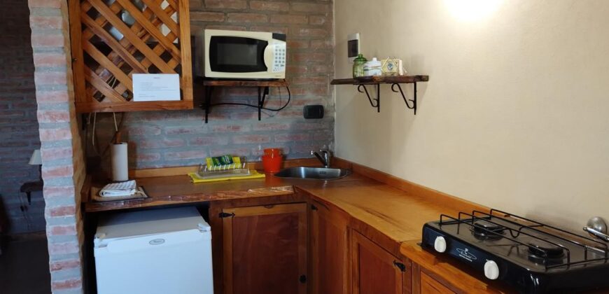 Complejo de apart y chalet con amplia pileta,  gran parque y vistas