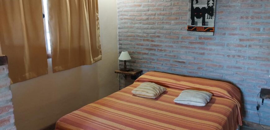 Complejo de apart y chalet con amplia pileta,  gran parque y vistas