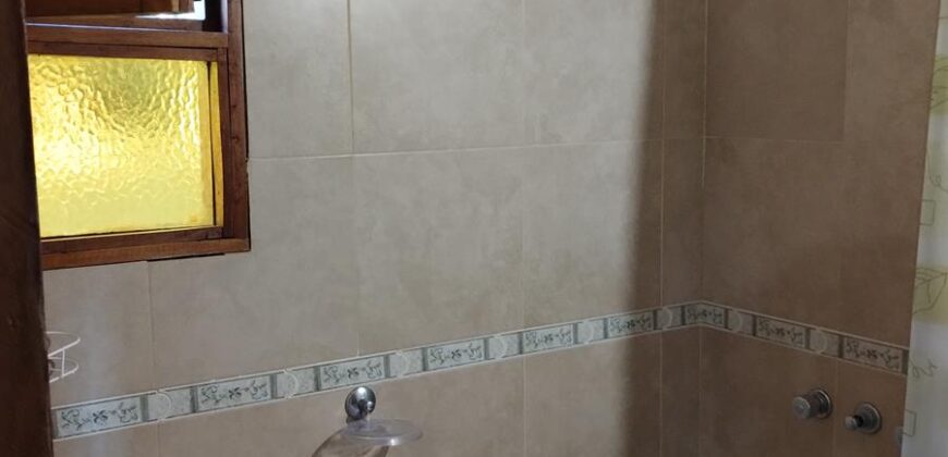 Complejo de apart y chalet con amplia pileta,  gran parque y vistas