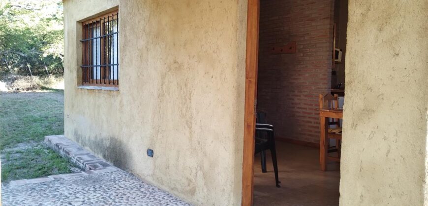Complejo de apart y chalet con amplia pileta,  gran parque y vistas