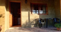 Complejo de apart y chalet con amplia pileta,  gran parque y vistas
