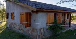 Complejo de apart y chalet con amplia pileta,  gran parque y vistas