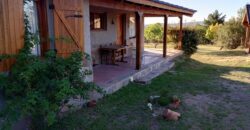 Complejo de apart y chalet con amplia pileta,  gran parque y vistas