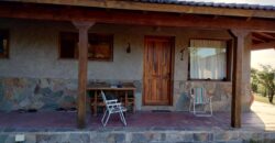 Complejo de apart y chalet con amplia pileta,  gran parque y vistas