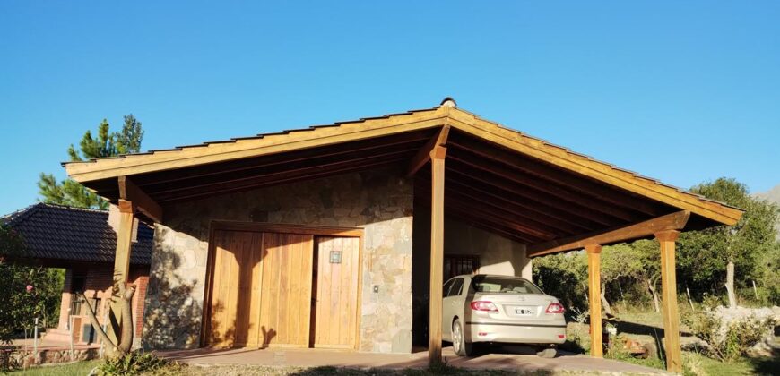 Complejo de apart y chalet con amplia pileta,  gran parque y vistas