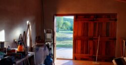 Complejo de apart y chalet con amplia pileta,  gran parque y vistas