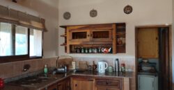 Complejo de apart y chalet con amplia pileta,  gran parque y vistas