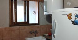 Complejo de apart y chalet con amplia pileta,  gran parque y vistas