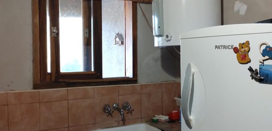 Complejo de apart y chalet con amplia pileta,  gran parque y vistas