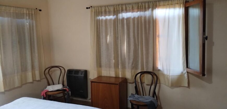 Complejo de apart y chalet con amplia pileta,  gran parque y vistas