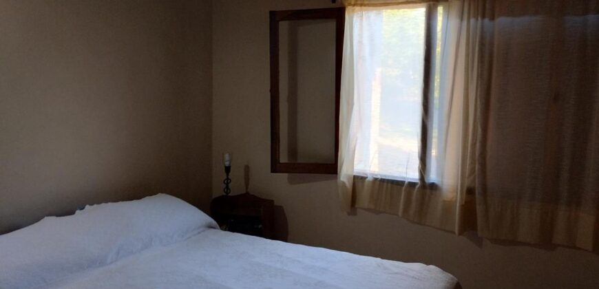 Complejo de apart y chalet con amplia pileta,  gran parque y vistas
