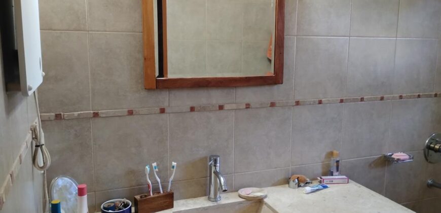 Complejo de apart y chalet con amplia pileta,  gran parque y vistas