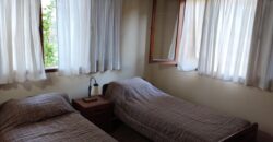 Complejo de apart y chalet con amplia pileta,  gran parque y vistas