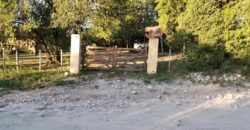 Complejo de apart y chalet con amplia pileta,  gran parque y vistas