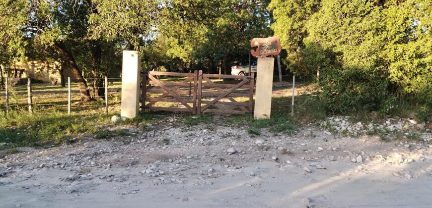Complejo de apart y chalet con amplia pileta,  gran parque y vistas