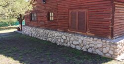 Cabaña de piedra y troncos con pileta y vistas en Las Rabonas