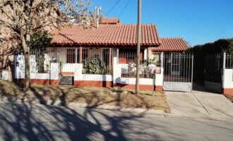 Hermoso chalet 2 plantas con quincho en Barrio Residencial Mina Clavero