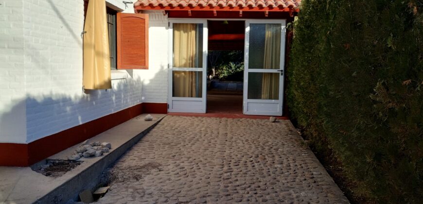 Hermoso chalet 2 plantas con quincho en Barrio Residencial Mina Clavero