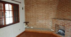 Hermoso chalet 2 plantas con quincho en Barrio Residencial Mina Clavero