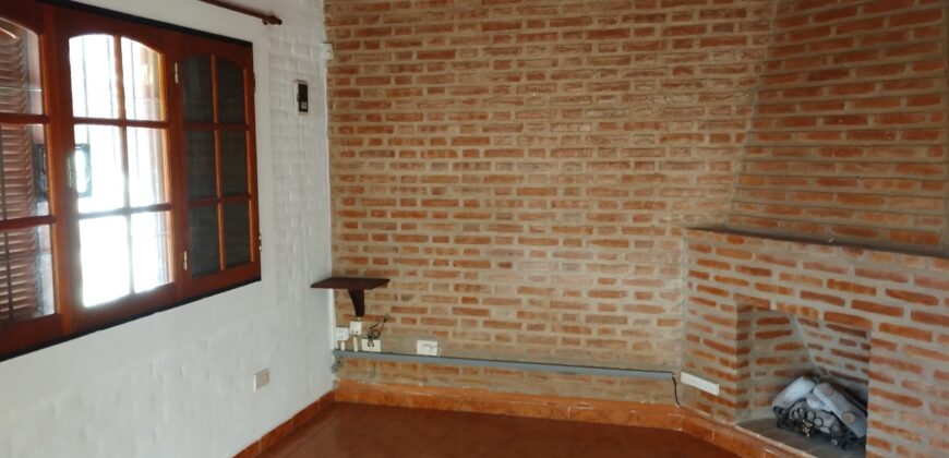 Hermoso chalet 2 plantas con quincho en Barrio Residencial Mina Clavero