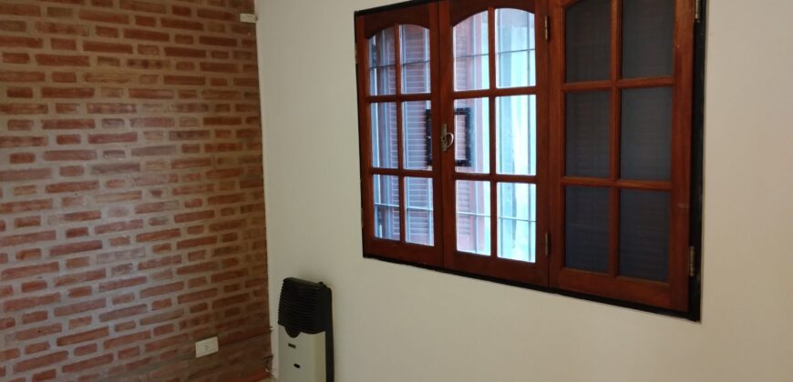 Hermoso chalet 2 plantas con quincho en Barrio Residencial Mina Clavero