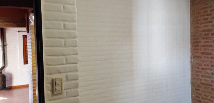 Hermoso chalet 2 plantas con quincho en Barrio Residencial Mina Clavero