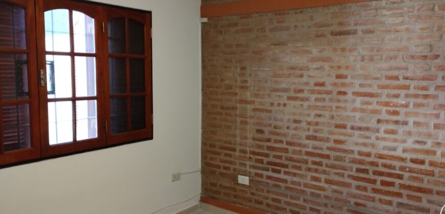 Hermoso chalet 2 plantas con quincho en Barrio Residencial Mina Clavero