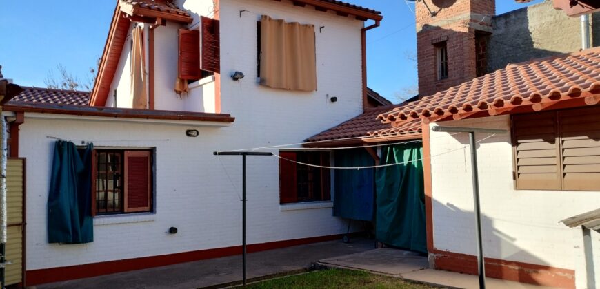 Hermoso chalet 2 plantas con quincho en Barrio Residencial Mina Clavero