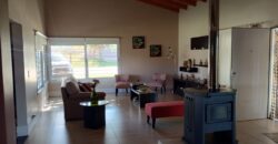 Chalet de 2 dormitorios y dependencias cerca del río en Panaholma