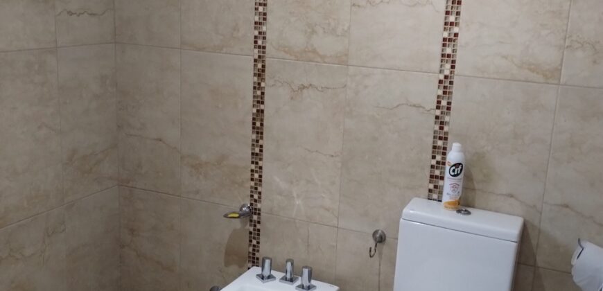 Chalet de 2 dormitorios y dependencias cerca del río en Panaholma