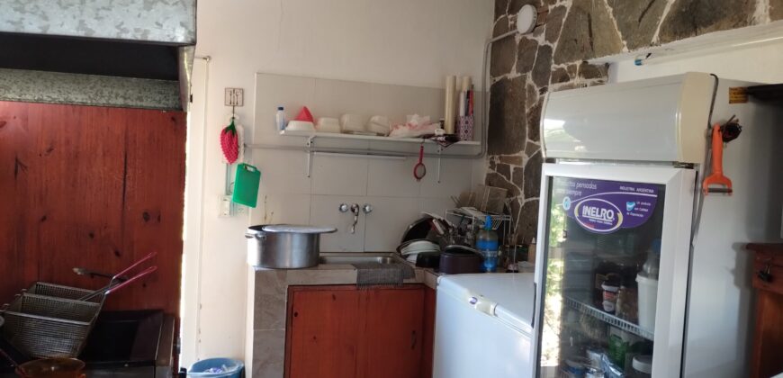 Chalet de 2 dormitorios y dependencias cerca del río en Panaholma