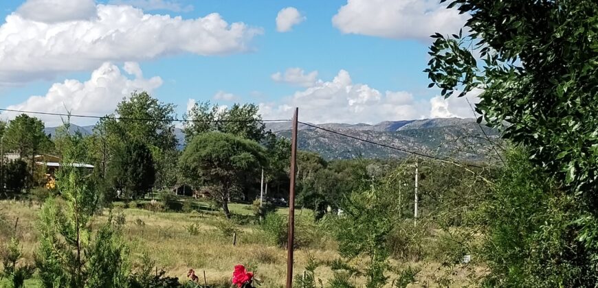 Chalet de 2 dormitorios y dependencias cerca del río en Panaholma