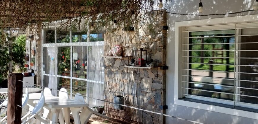 Chalet de 2 dormitorios y dependencias cerca del río en Panaholma