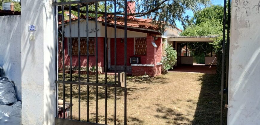 Chalet con departamentos independientes, barrio centro Mina Clavero