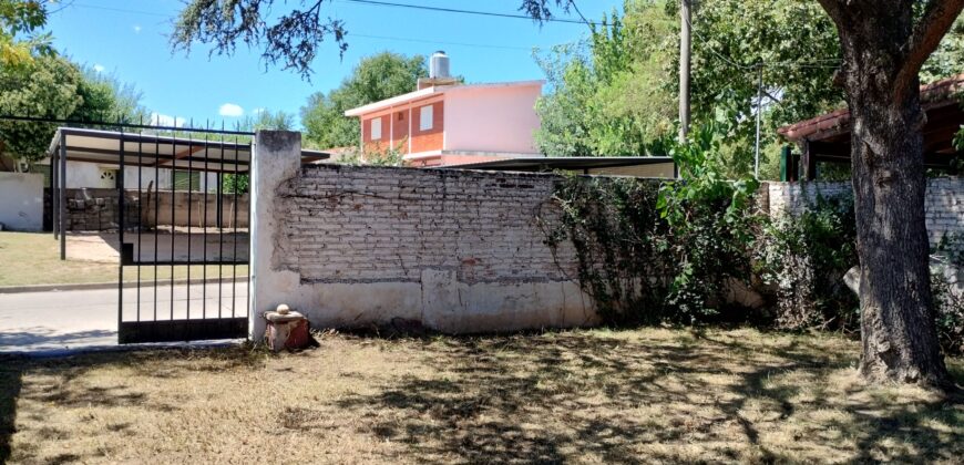 Chalet con departamentos independientes, barrio centro Mina Clavero