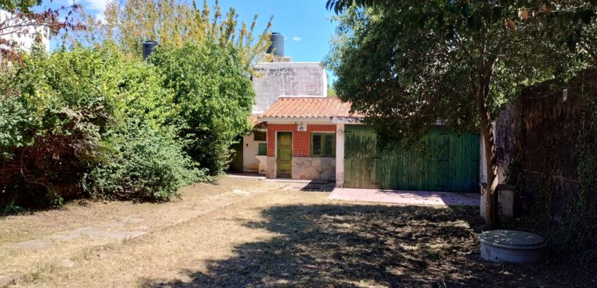 Chalet con departamentos independientes, barrio centro Mina Clavero