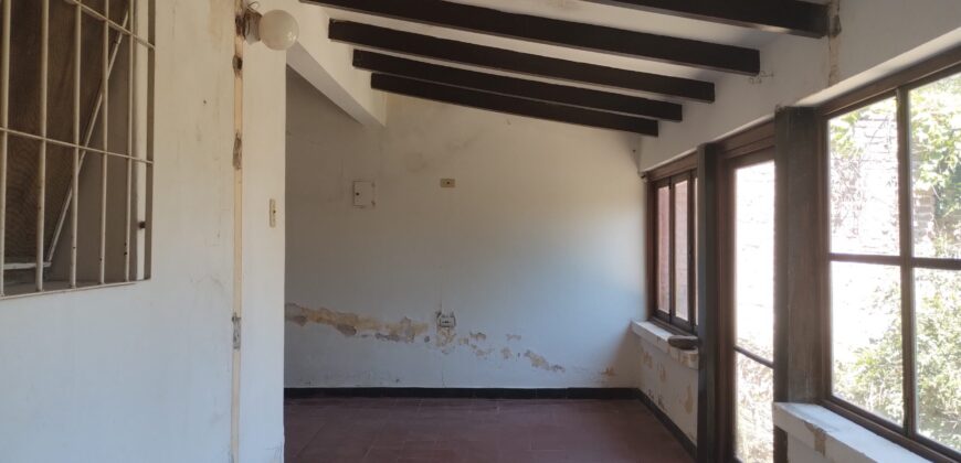 Chalet con departamentos independientes, barrio centro Mina Clavero