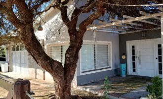 Chalet de 2 dormitorios y dependencias cerca del río en Panaholma